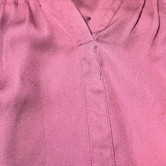 Simply Vera Vera Wang Womens Size Small Burgundy Blouse Pleated V-Neck Roll Tab - Picture 7 of 11